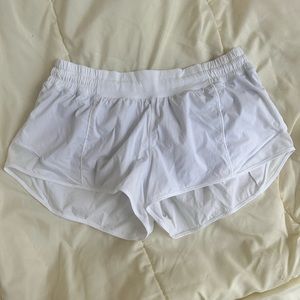 lululemon white hotty hot shorts size 10